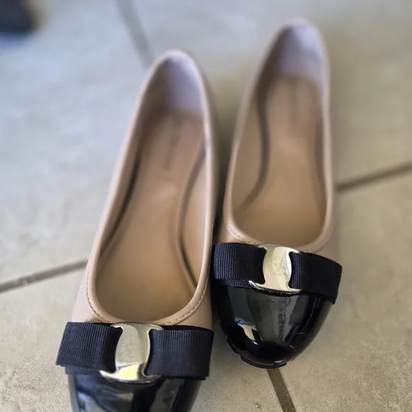 Anne Klein Black and Cream Bow Flats - Picture 3 of 3